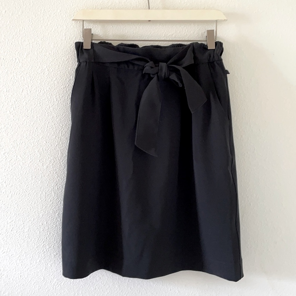 Lululemon elastic waist tie-front black skirt
